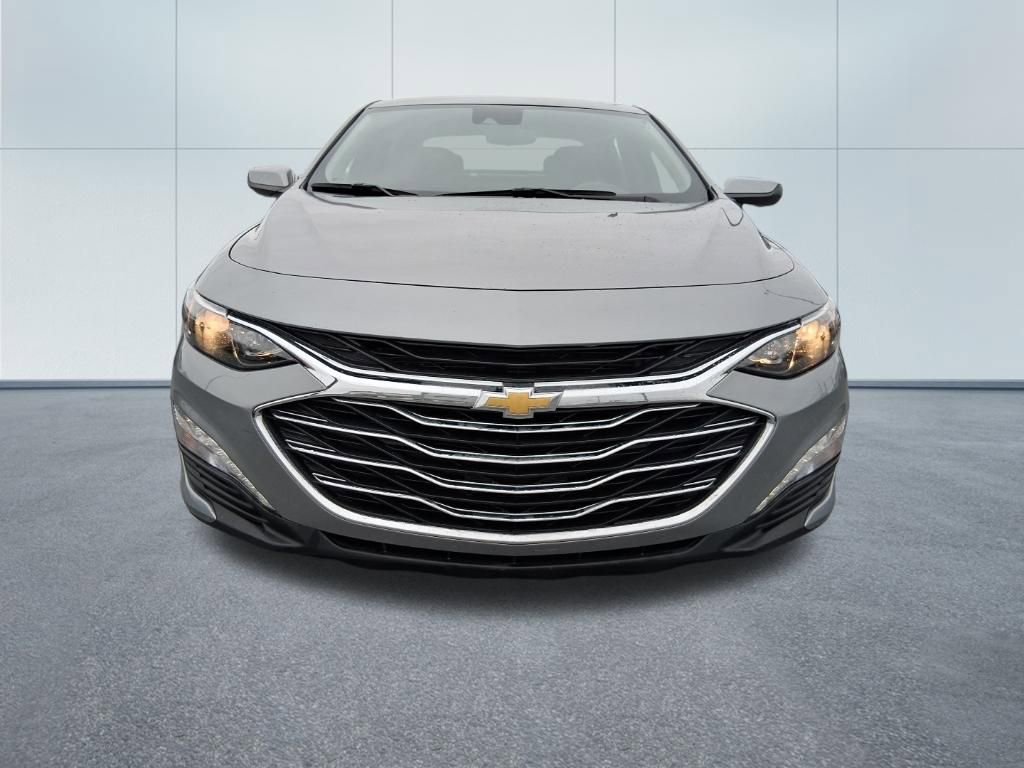 Used 2024 Chevrolet Malibu LT image 2