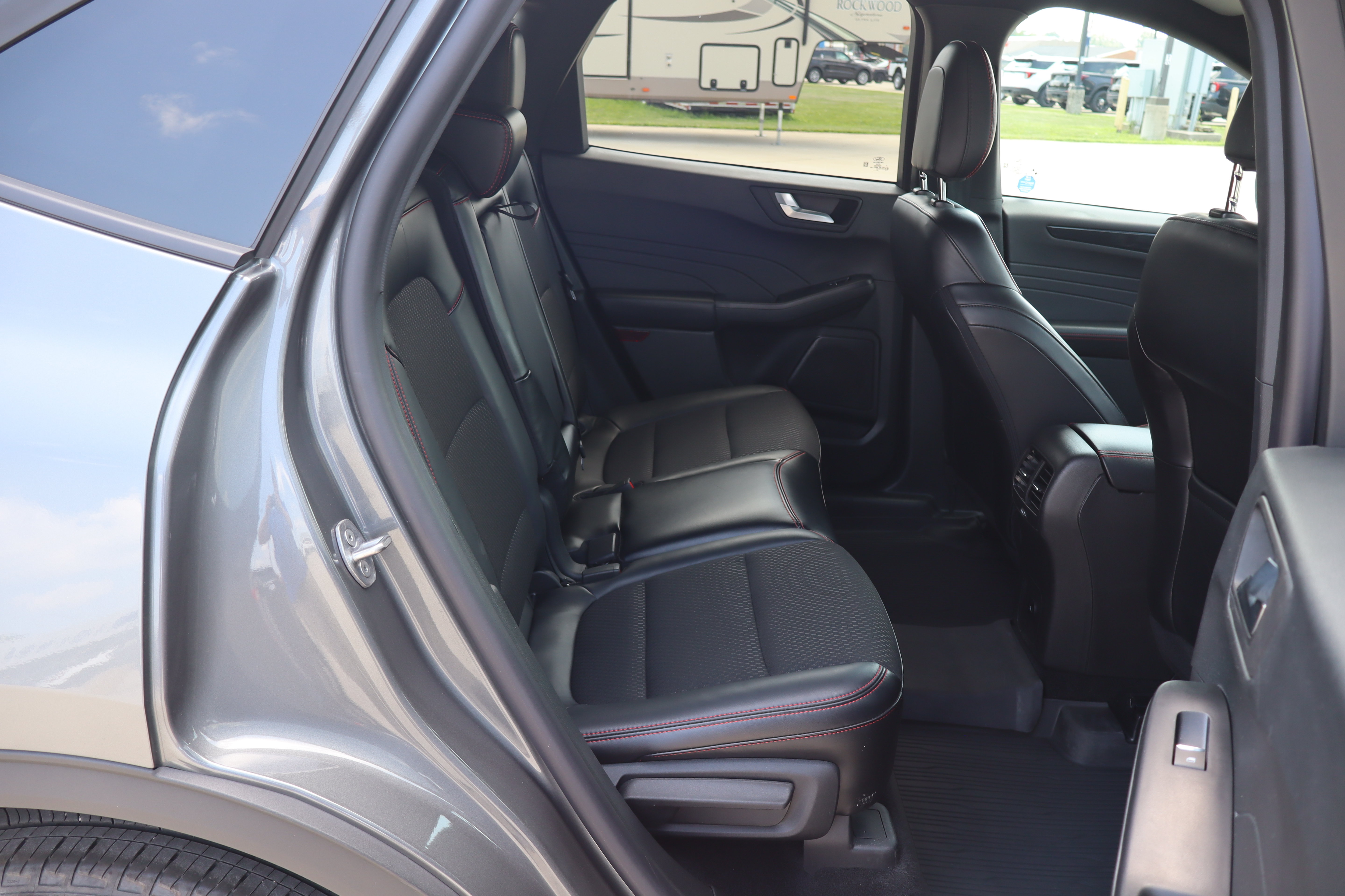 Used 2025 Ford Escape ST-Line Select w/ Tech Pack #1 AWD/4WD image 12
