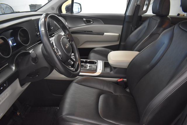 Used 2024 Kia Carnival LX FWD image 18