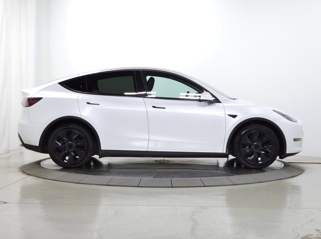 Used 2025 Tesla Model Y Long Range AWD/4WD image 9