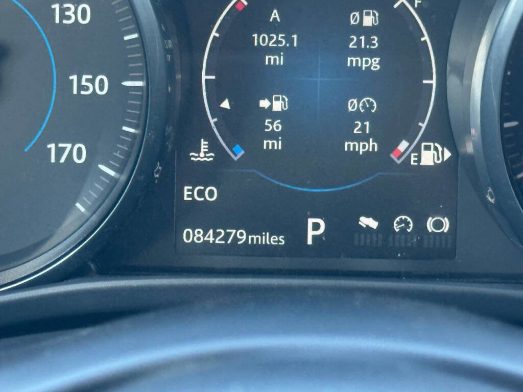 Used 2018 Jaguar F-PACE Premium image 23