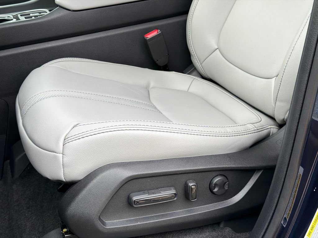 New 2025 Honda Pilot Touring image 16