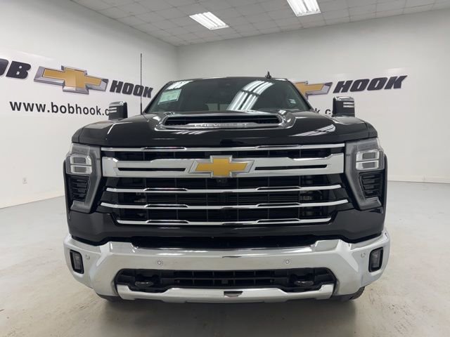Used 2025 Chevrolet Silverado 2500 LTZ w/ LTZ Plus Package AWD/4WD image 2