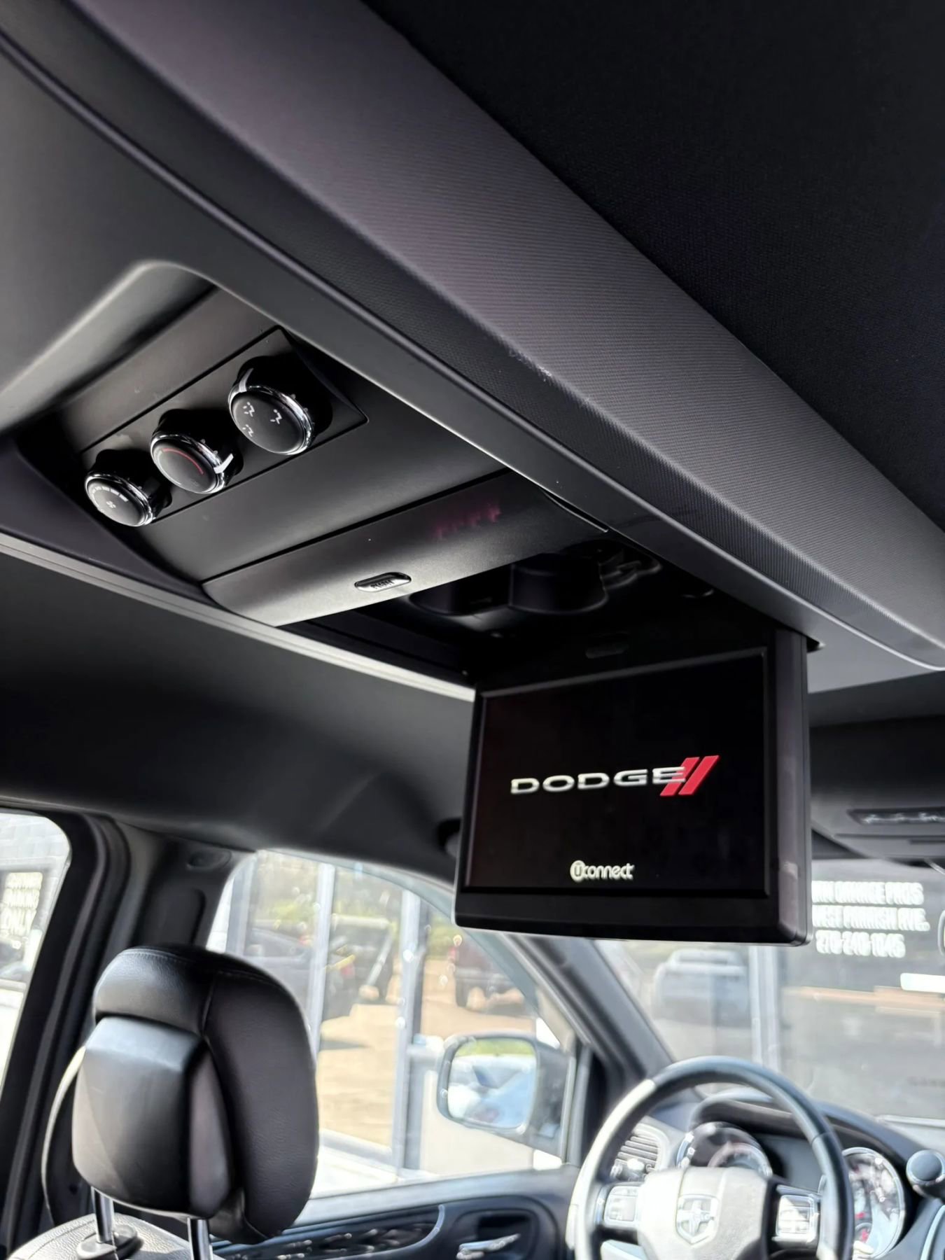 Used 2016 Dodge Grand Caravan SXT FWD image 29
