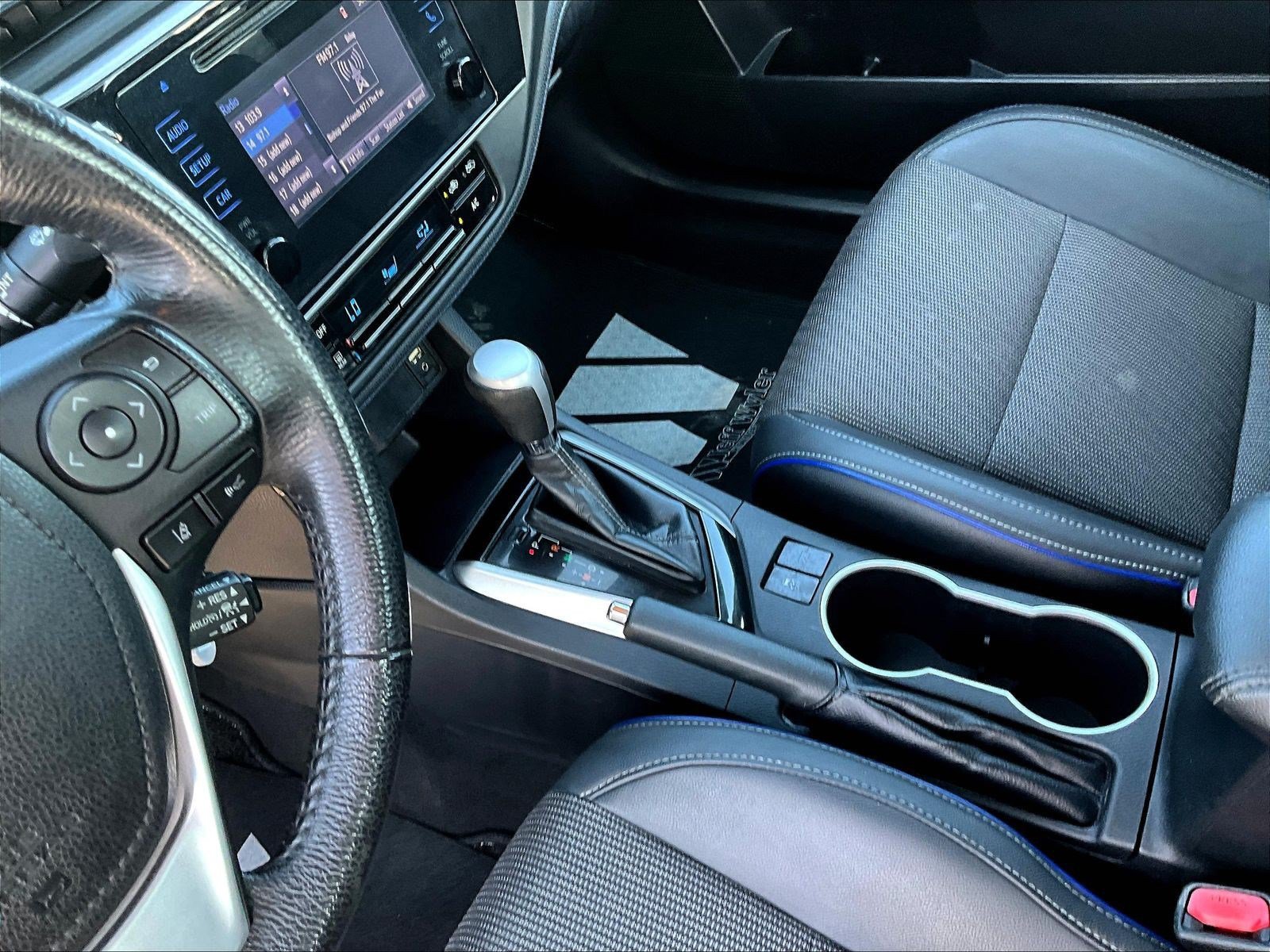 Used 2018 Toyota Corolla SE w/ Carpet Mat Package (TMS) FWD image 18
