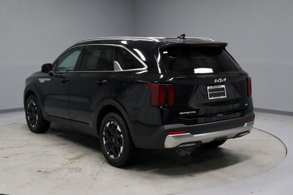 Used 2024 Kia Sorento S image 11