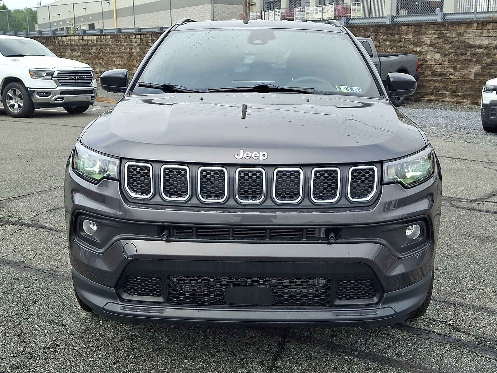 Used 2023 Jeep Compass Latitude AWD/4WD image 2