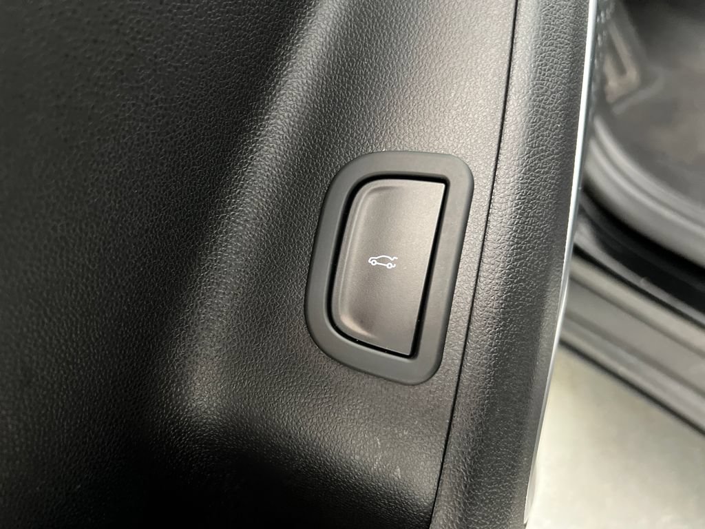 Used 2025 Buick Enclave Preferred AWD/4WD image 16
