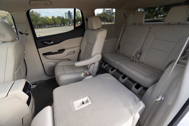 Used 2022 GMC Acadia Denali w/ Denali Ultimate Package image 30