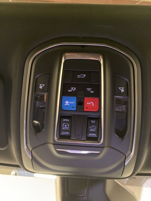 Used 2026 Jeep Grand Cherokee Laredo AWD/4WD image 14