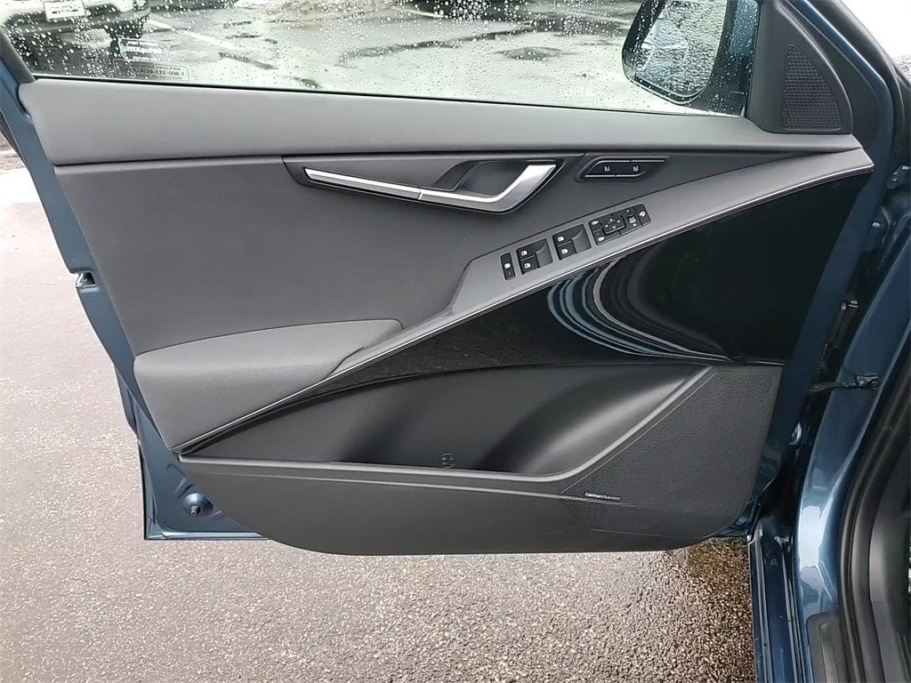 Certified 2024 Kia Niro SX Touring image 10