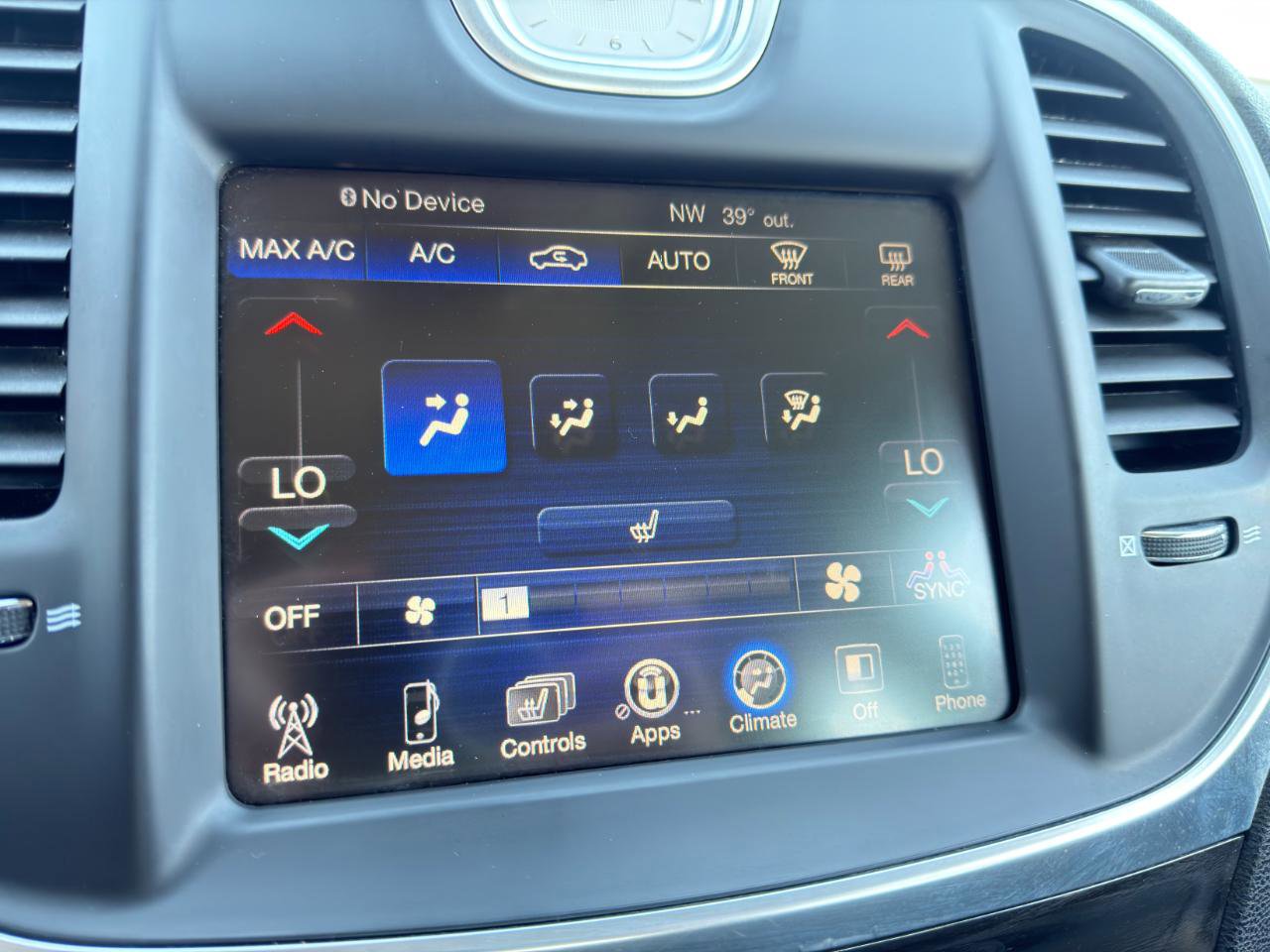 Used 2015 Chrysler 300 Limited w/ Driver Convenience Group image 47