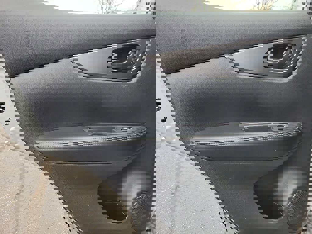 Used 2020 Nissan Rogue Sport S image 8