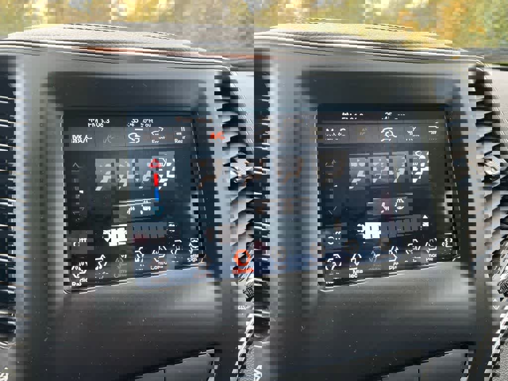 Used 2019 Jeep Cherokee Latitude w/ Cold Weather Group image 23