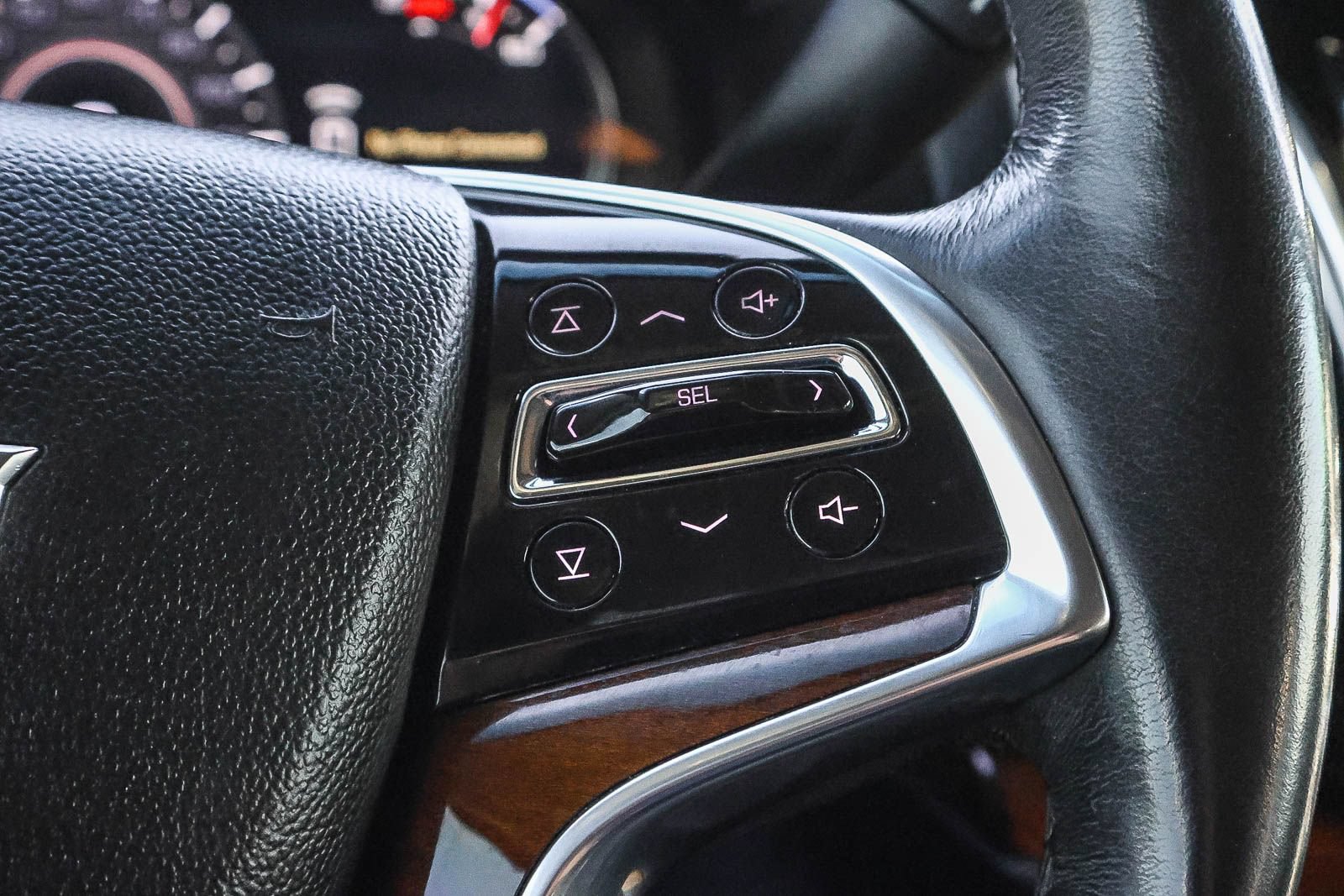 Used 2019 Cadillac Escalade Premium Luxury w/ Escalade Sport Edition AWD/4WD image 31