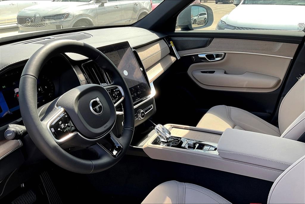 New 2026 Volvo XC90 B6 Plus w/ Protection Package Premier image 19
