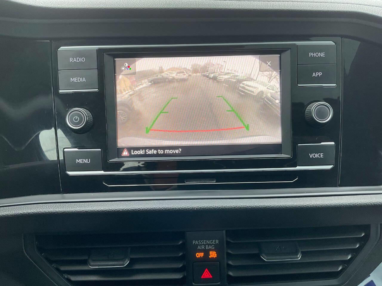 Used 2020 Volkswagen Jetta SE w/ SE Cold Weather Package image 17