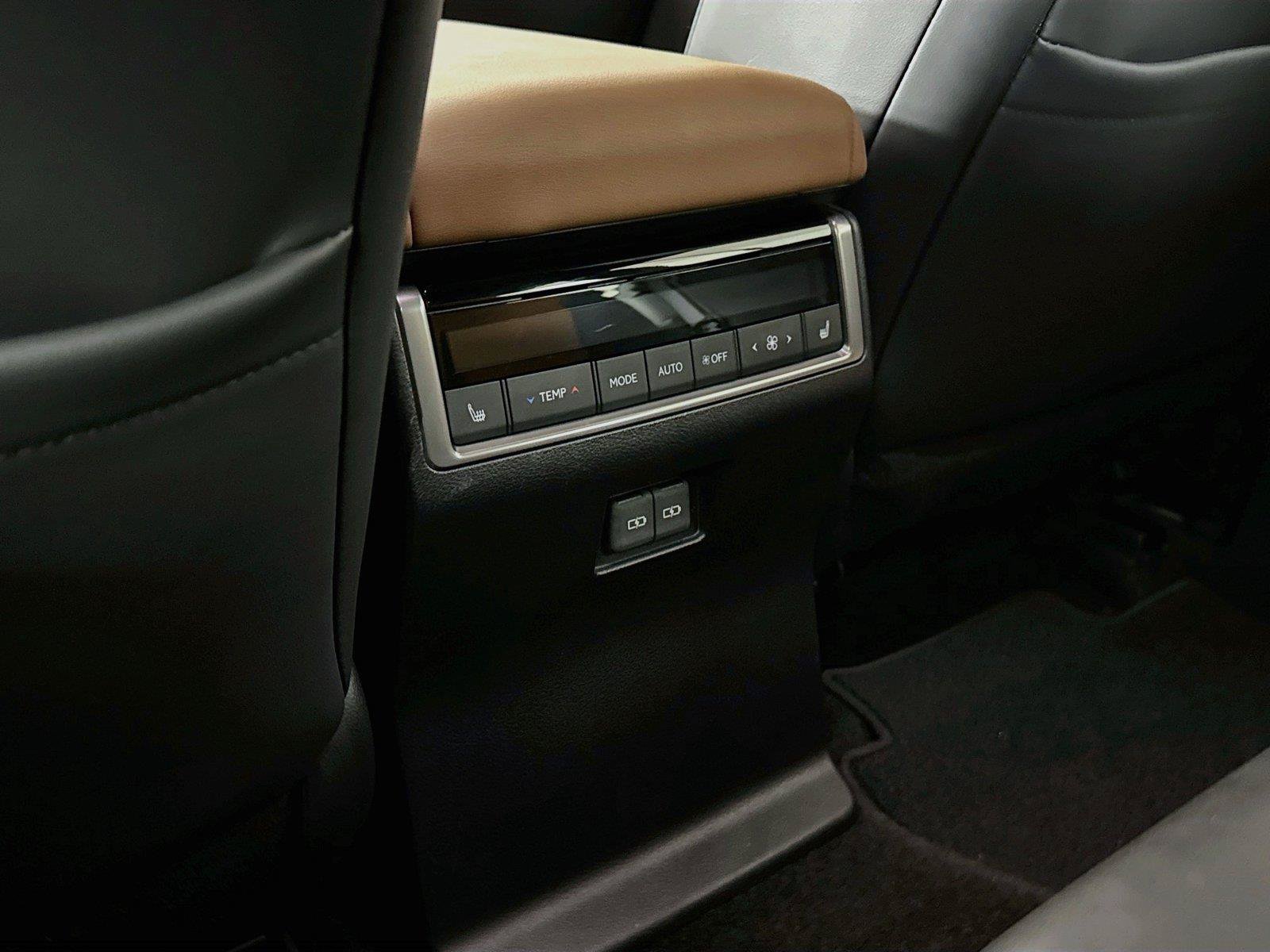 Used 2025 Lexus GX 550 w/ Cold Area Package AWD/4WD image 35