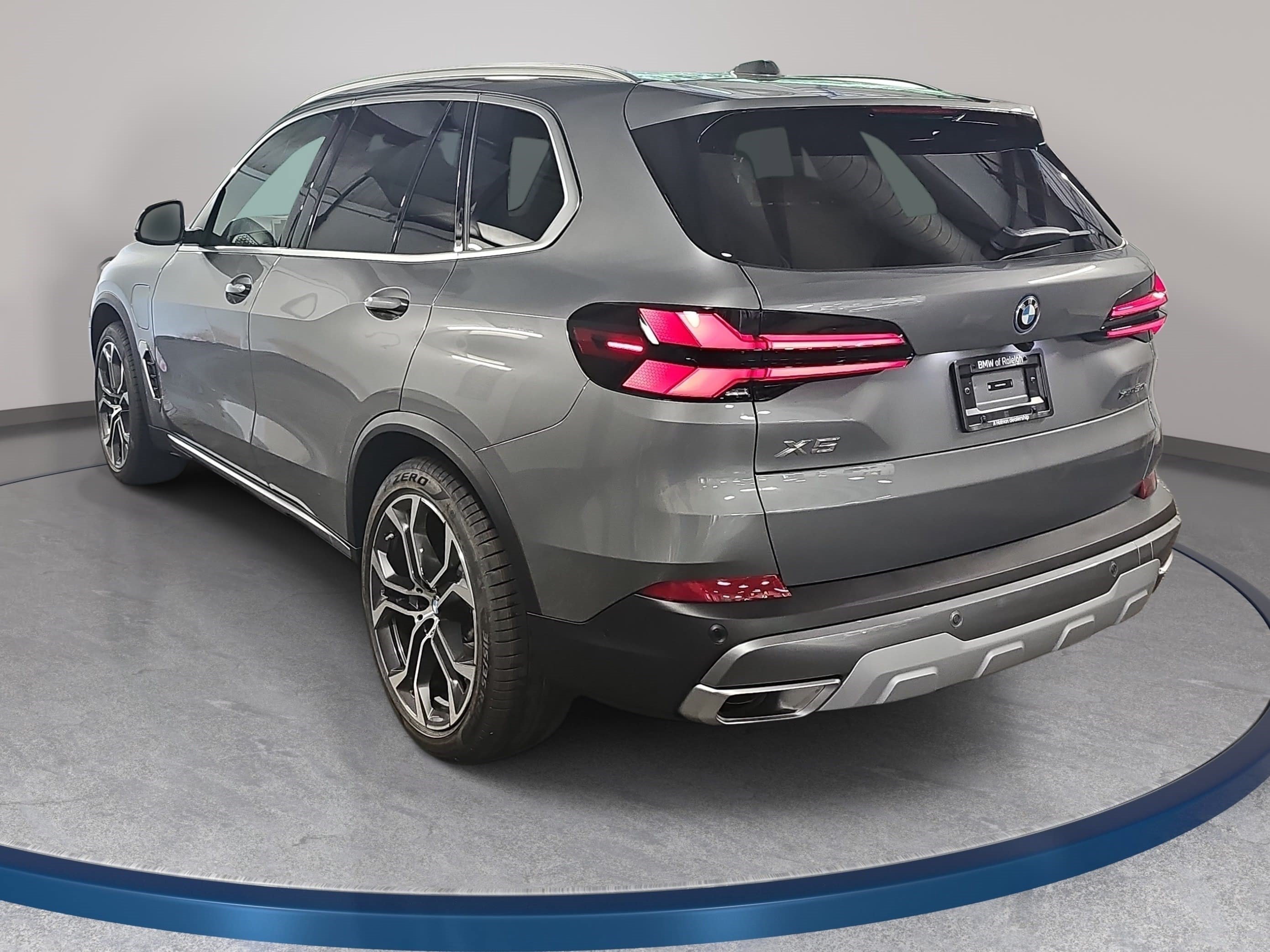 New 2026 BMW X5 xDrive50e w/ Climate Comfort Package AWD/4WD image 7