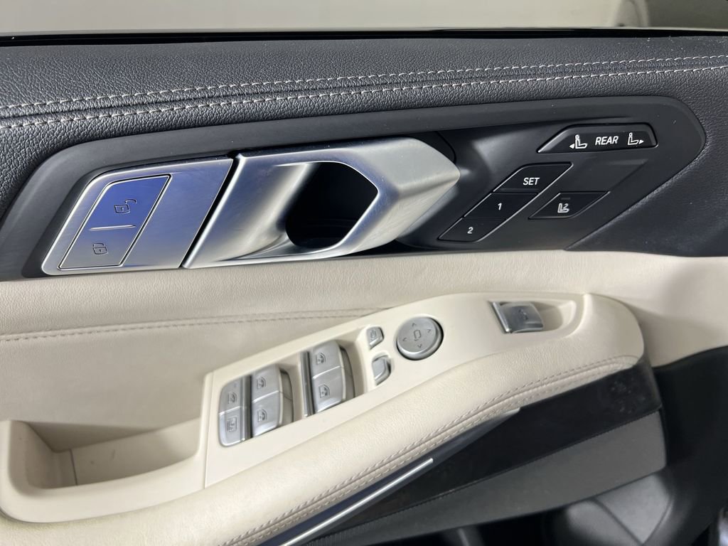 Used 2021 BMW X7 xDrive40i w/ M Sport Package image 25