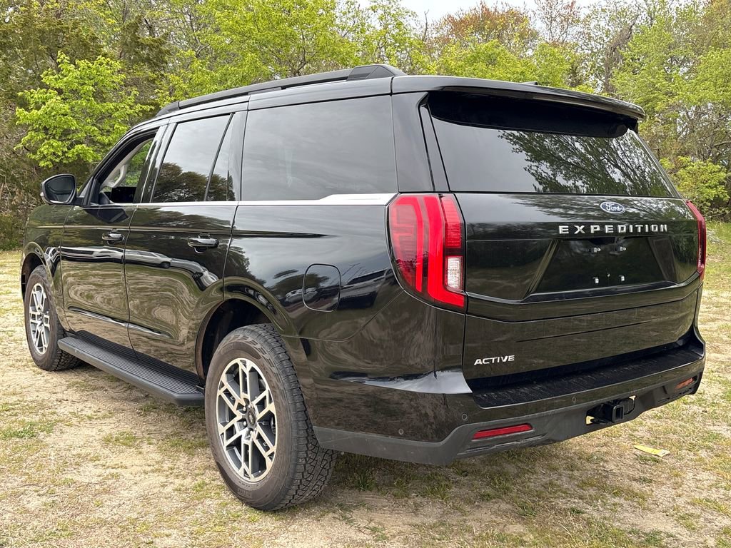 Used 2025 Ford Expedition Active AWD/4WD image 4