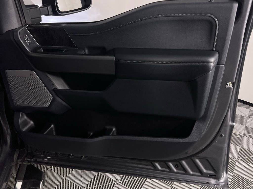 Used 2025 Ford F250 Lariat w/ Chrome Package image 33