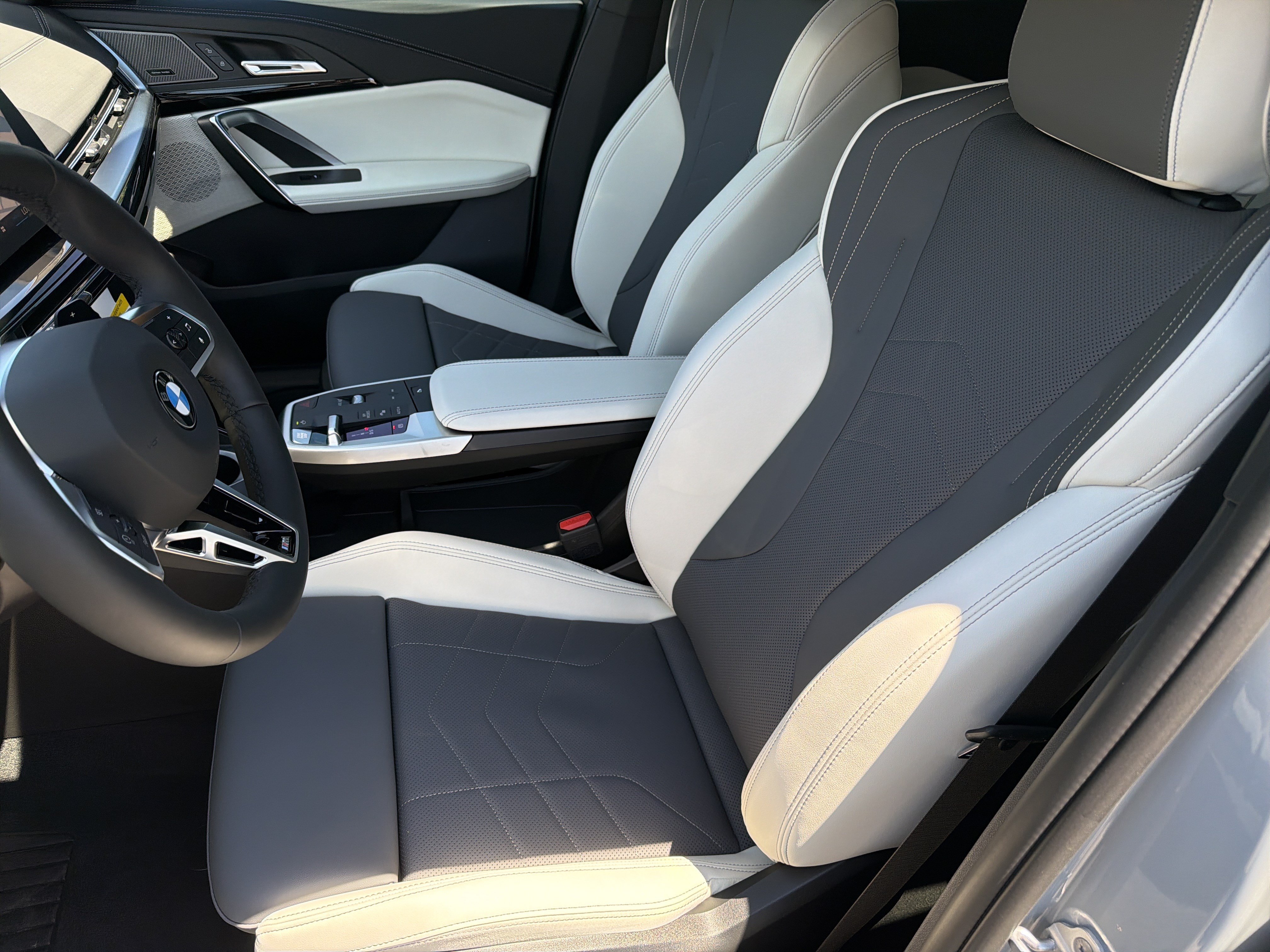 New 2026 BMW X2 xDrive28i w/ Technology Package AWD/4WD image 18