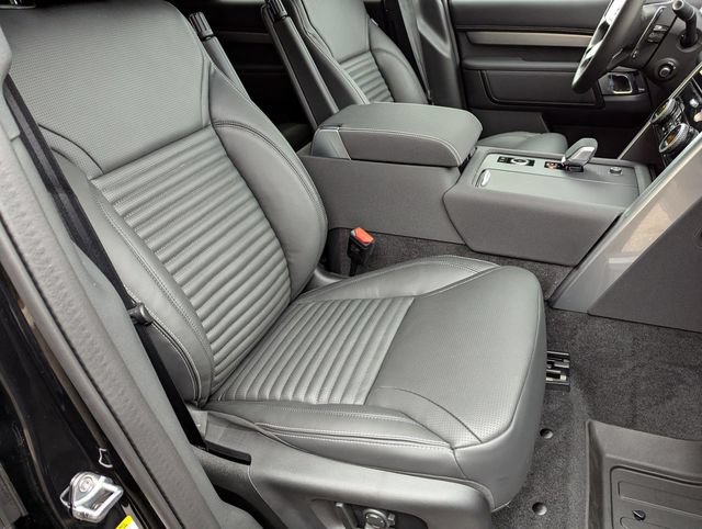 New 2025 Land Rover Discovery Dynamic SE AWD/4WD image 18