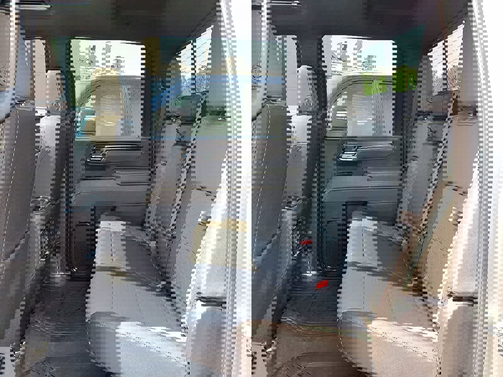 Used 2024 Chevrolet Silverado 2500 ZR2 w/ Technology Package AWD/4WD image 32