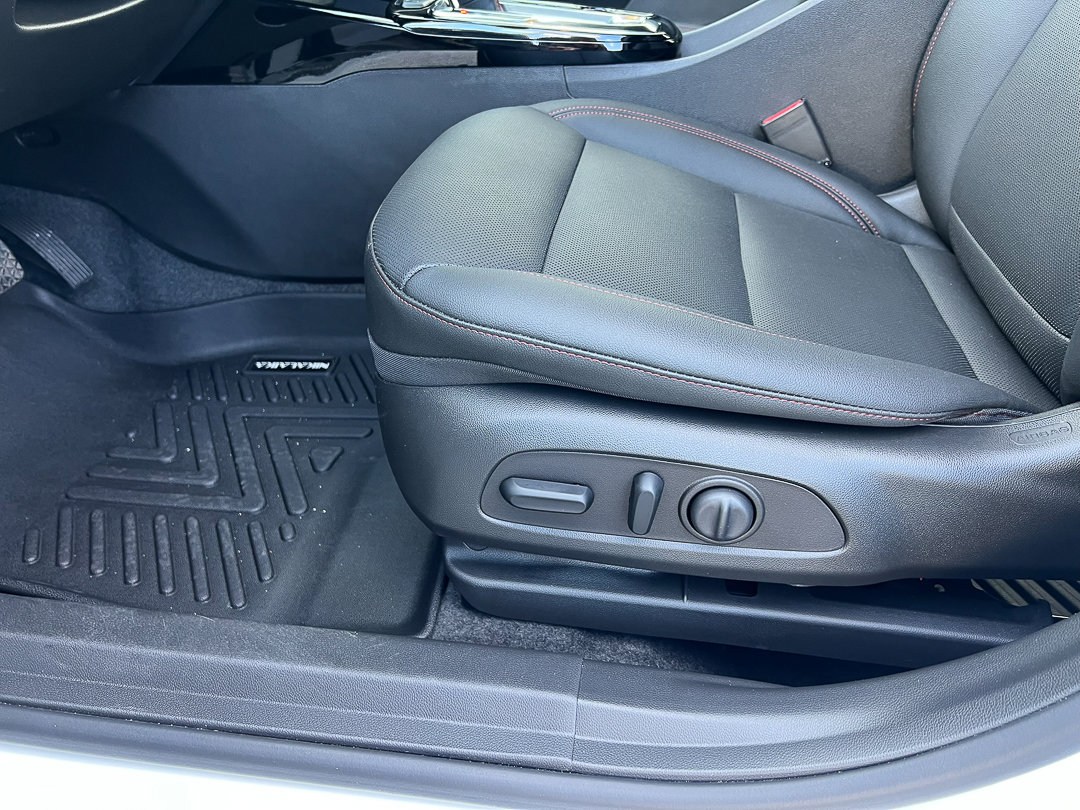 Used 2025 Chevrolet Trax RS w/ Sunroof Package image 15