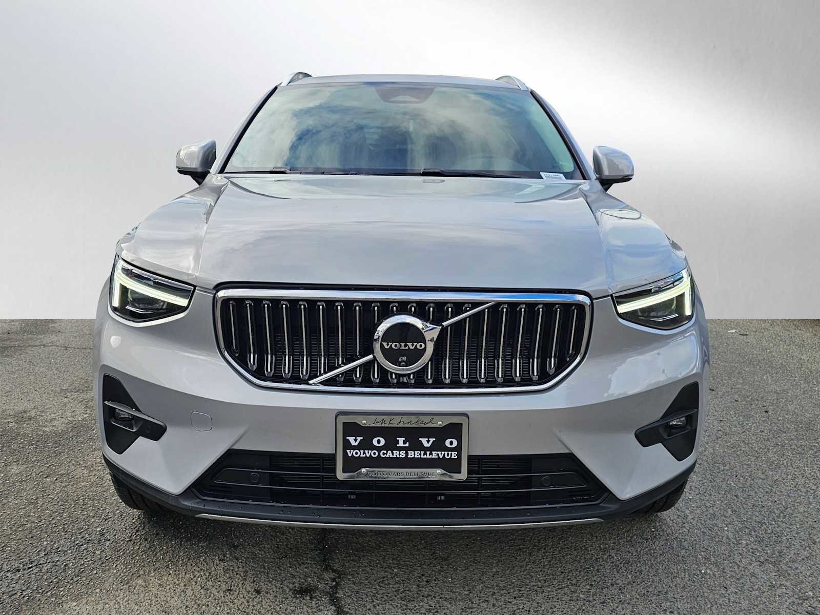 Used 2025 Volvo XC40 B5 Plus w/ Climate Package AWD/4WD image 9