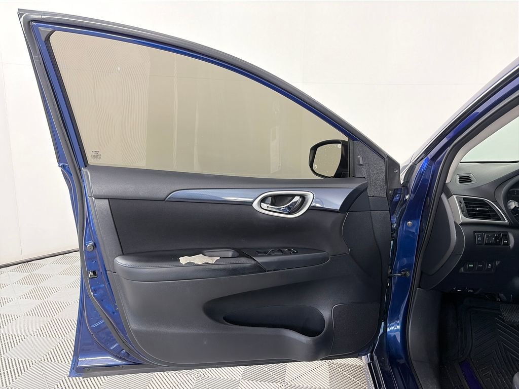 Used 2016 Nissan Sentra SR w/ Driver's Assist Package image 10