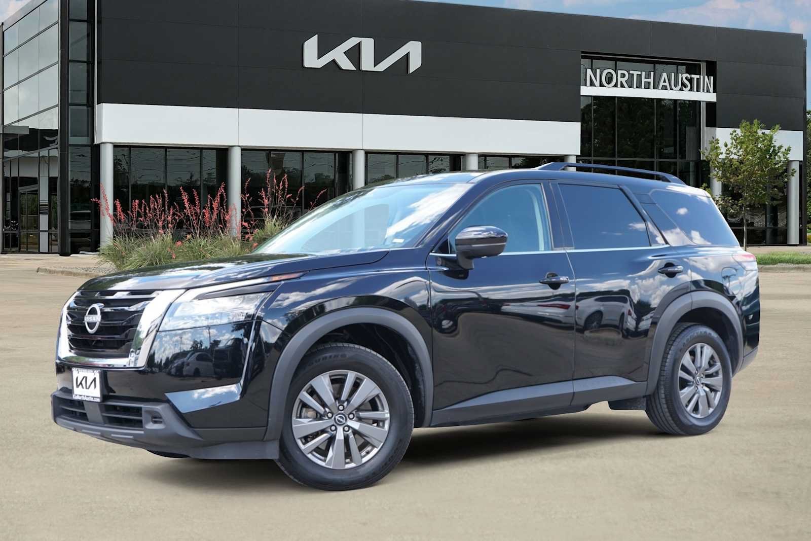 Used 2024 Nissan Pathfinder SV