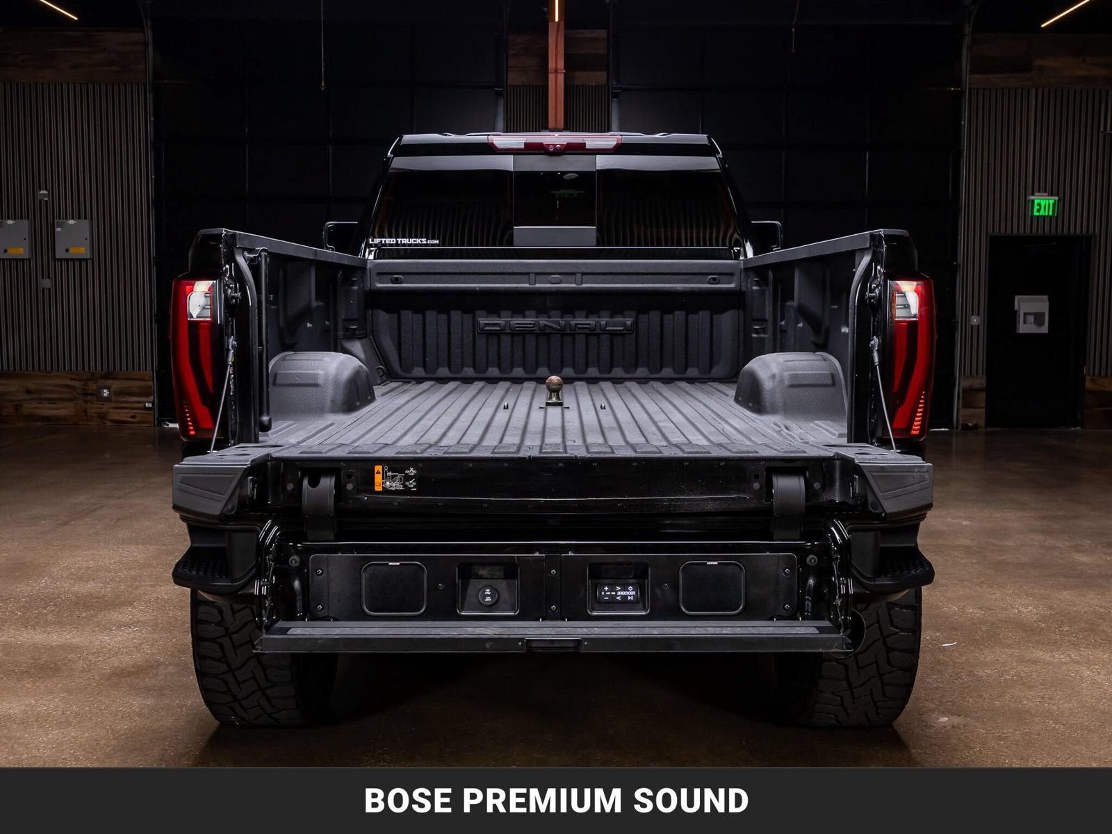 Used 2024 GMC Sierra 3500 Denali Ultimate AWD/4WD image 8