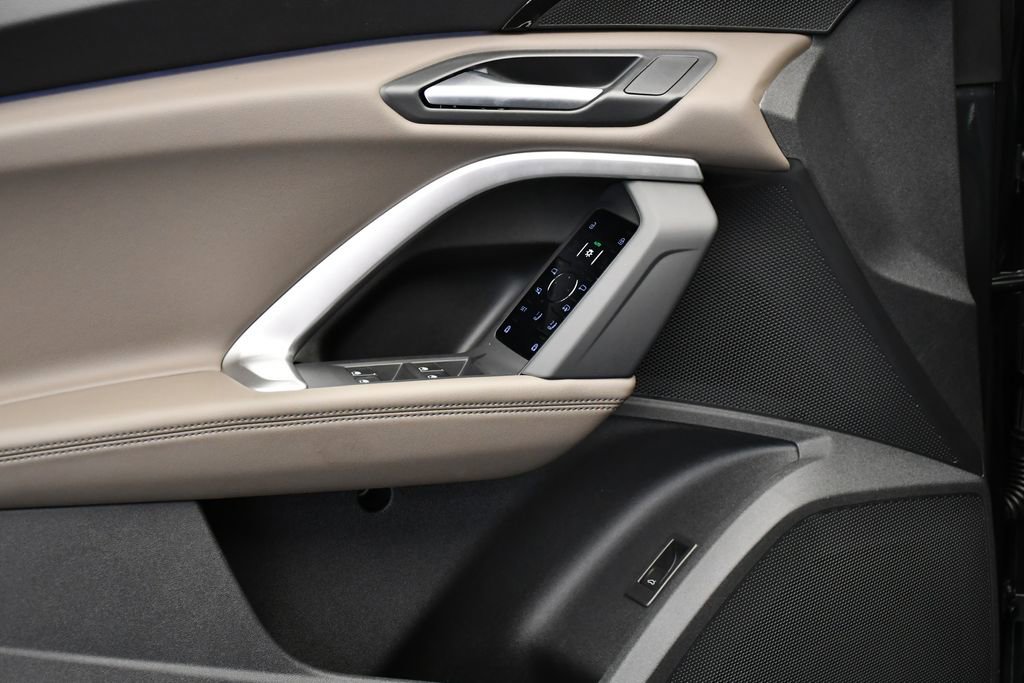 Used 2025 Audi Q5 Premium w/ Convenience Package image 31