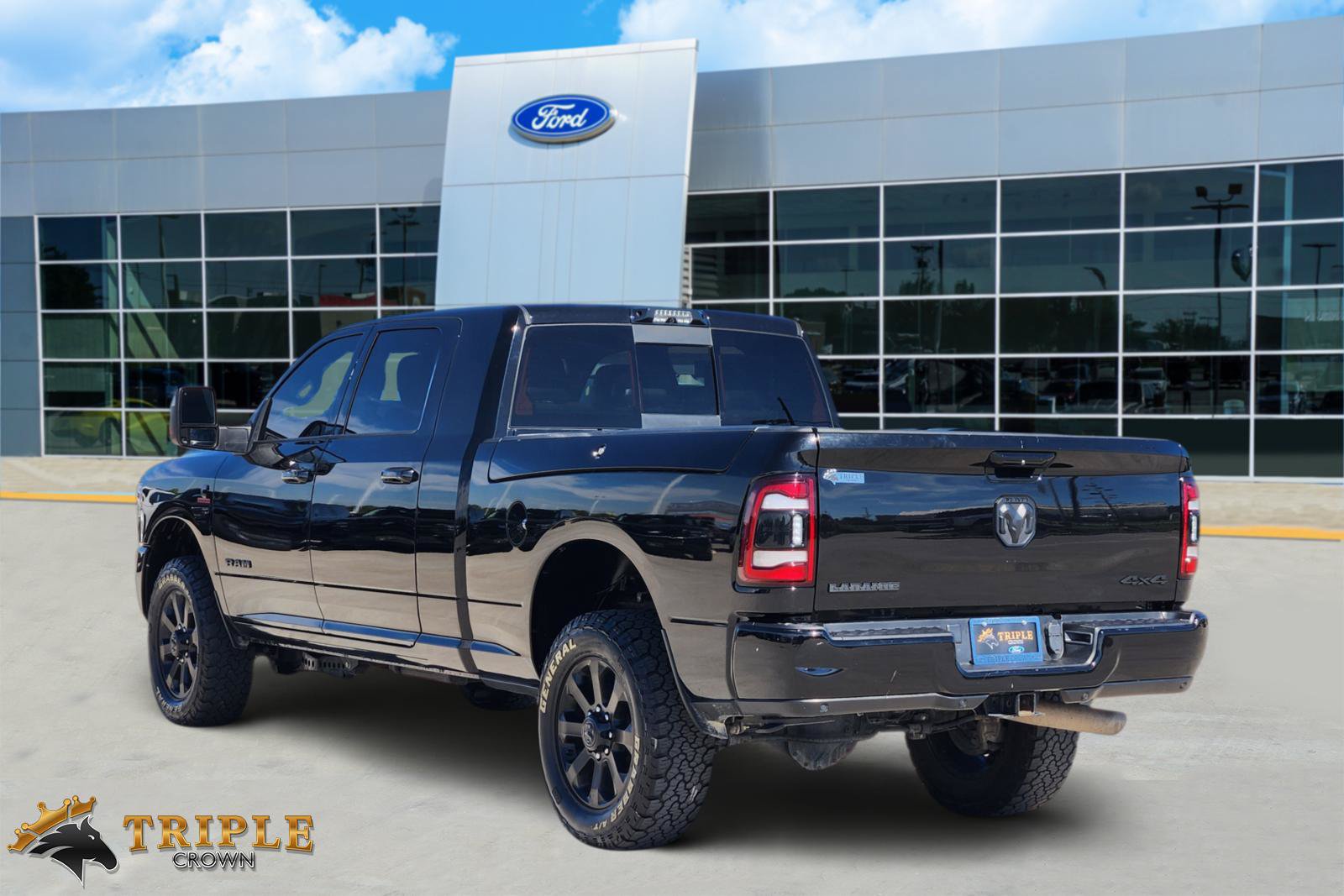 Used 2024 RAM 2500 Laramie w/ Night Edition AWD/4WD image 4