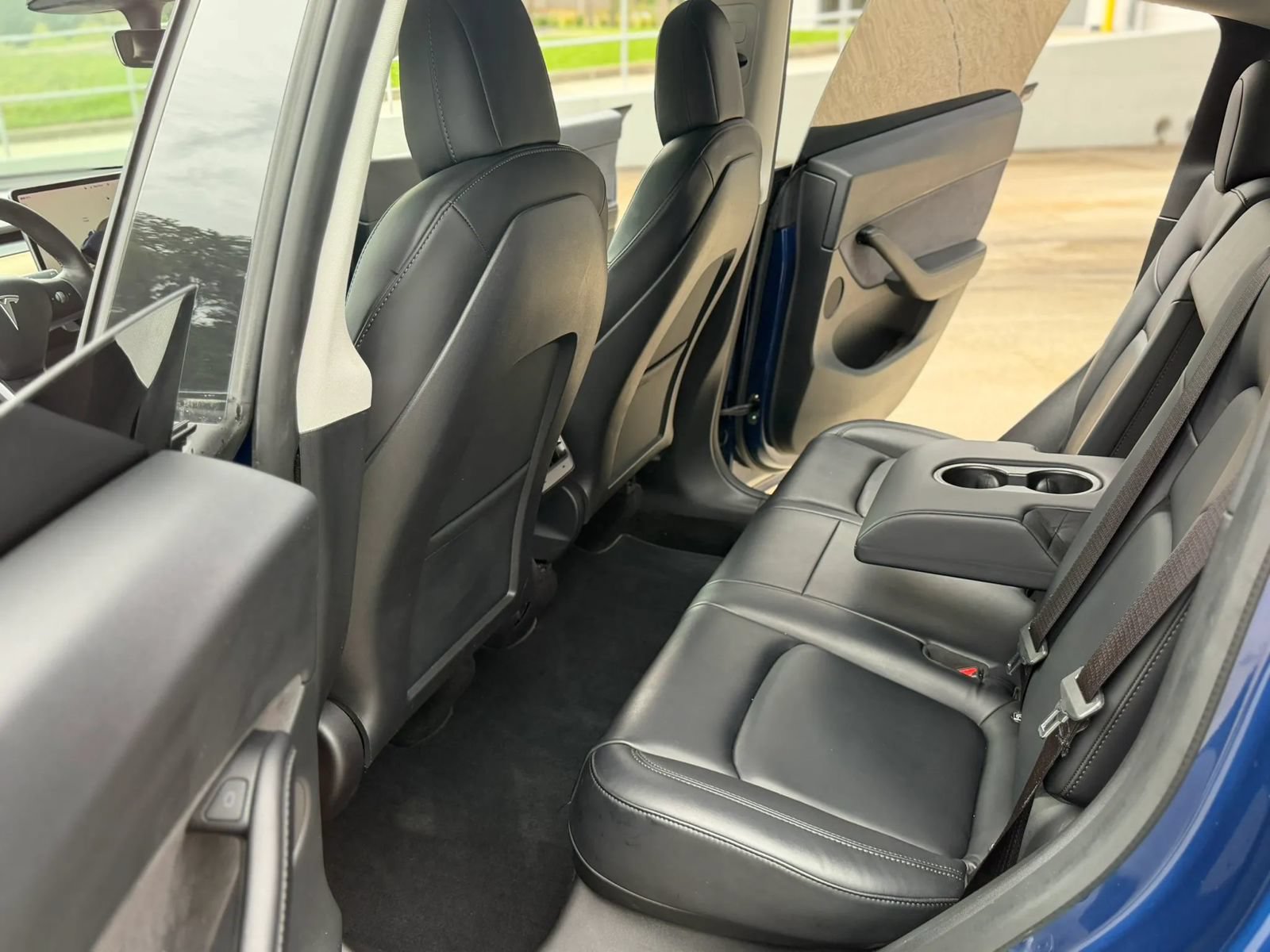 Used 2022 Tesla Model Y Long Range AWD/4WD image 18