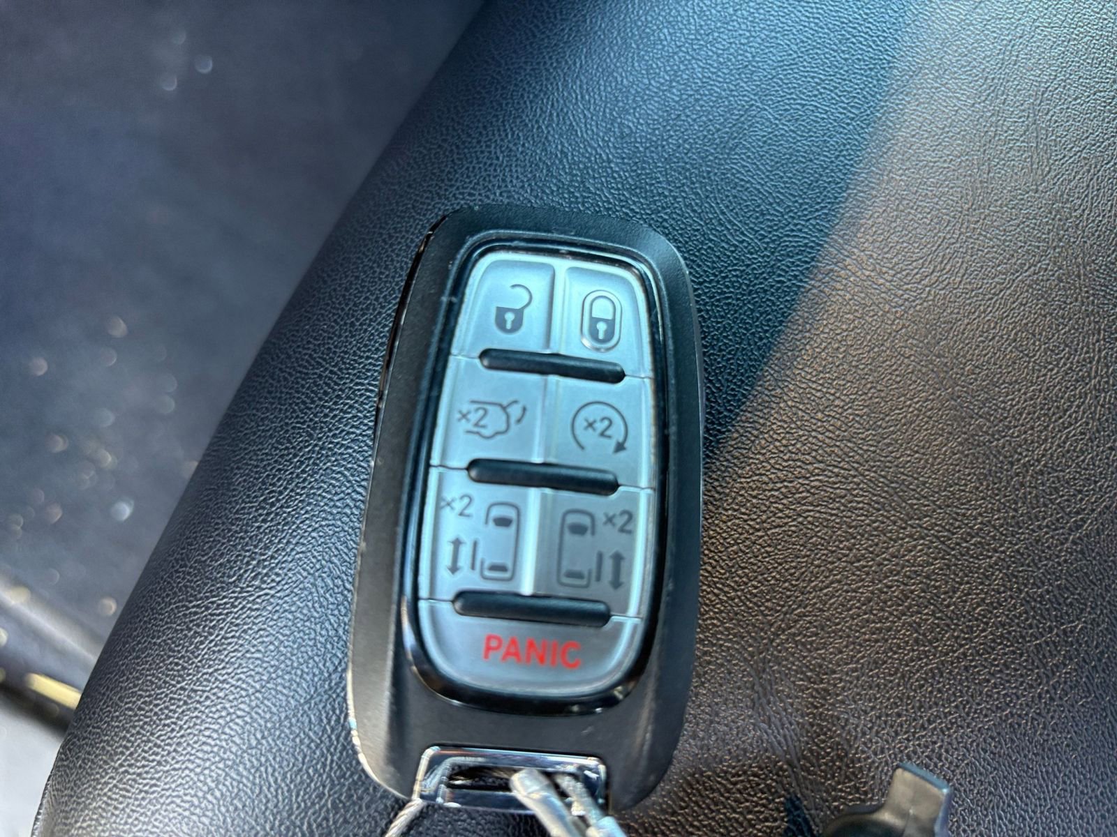 Used 2025 Chrysler Pacifica Select image 27