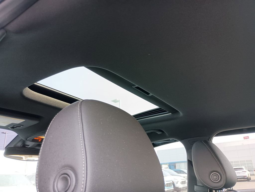 Used 2025 Chevrolet Trax RS w/ Sunroof Package FWD image 28