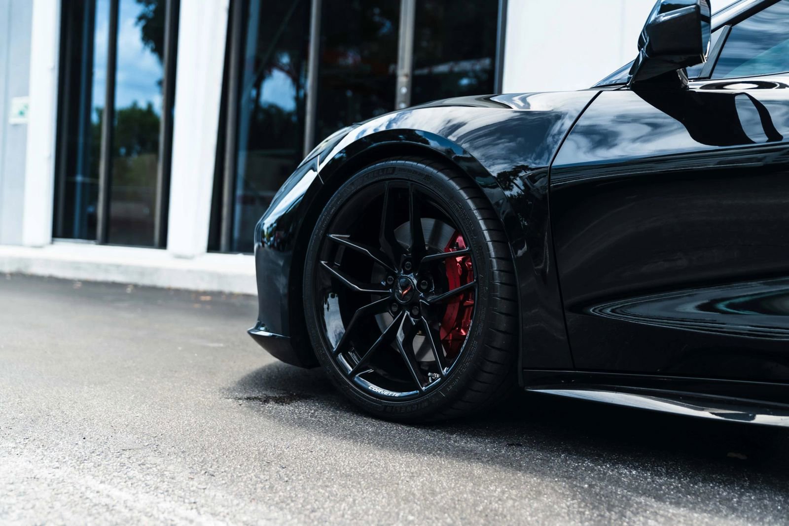 Used 2025 Chevrolet Corvette Z06 RWD image 3