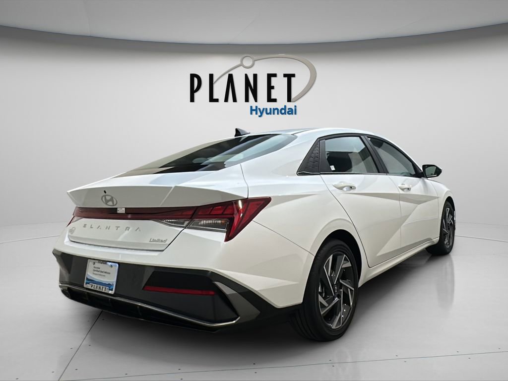 Certified 2025 Hyundai Elantra Limited image 7