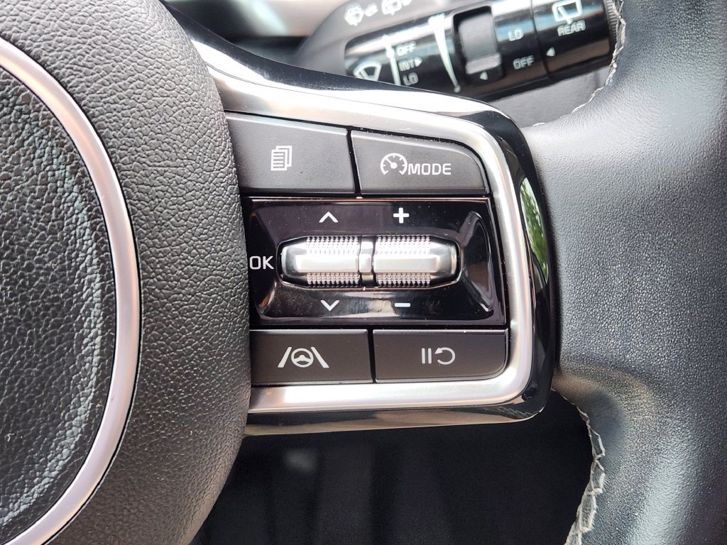 Used 2023 Kia Sorento S FWD image 32