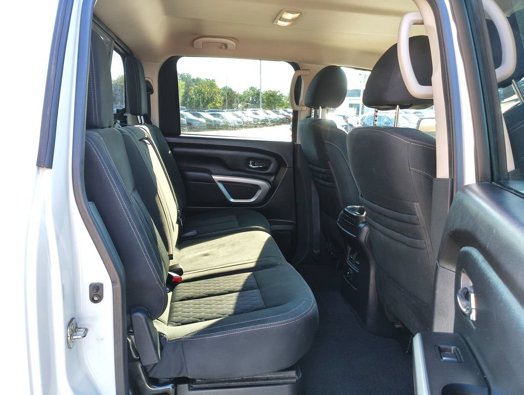 Used 2017 Nissan Titan SV AWD/4WD image 11