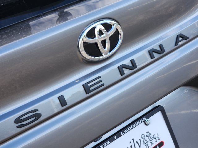 New 2026 Toyota Sienna XLE FWD image 9