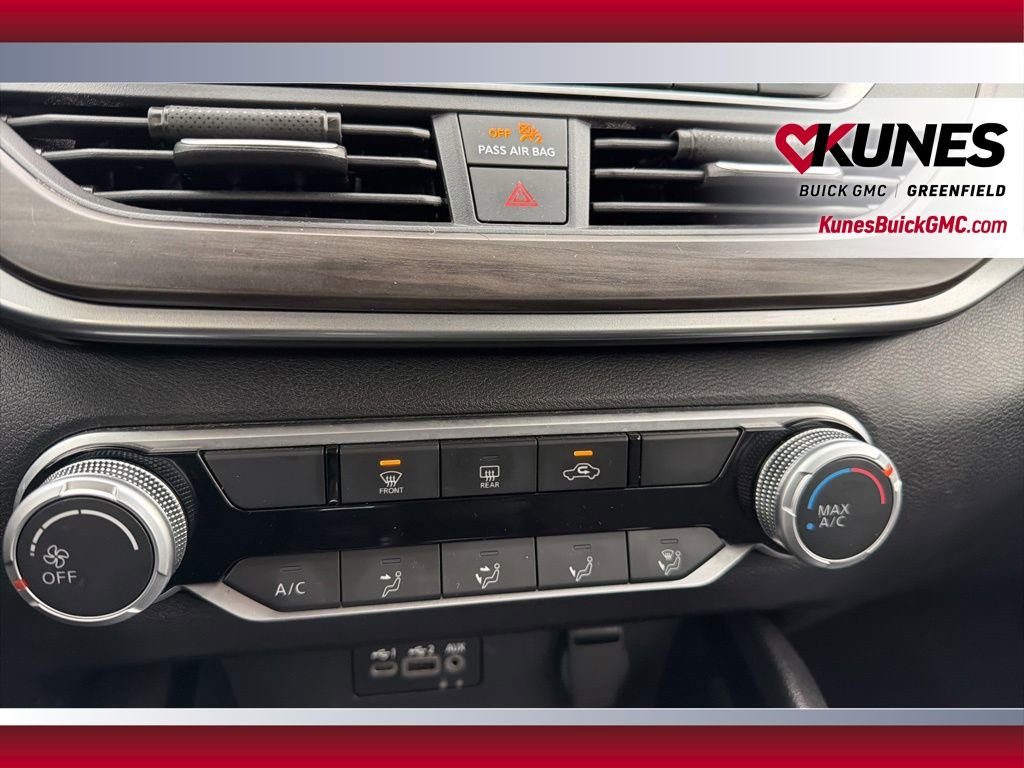 Used 2024 Nissan Altima 2.5 SV FWD image 25