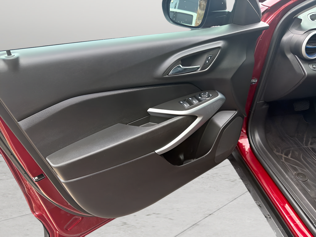 Used 2025 Chevrolet Trax LS FWD image 15