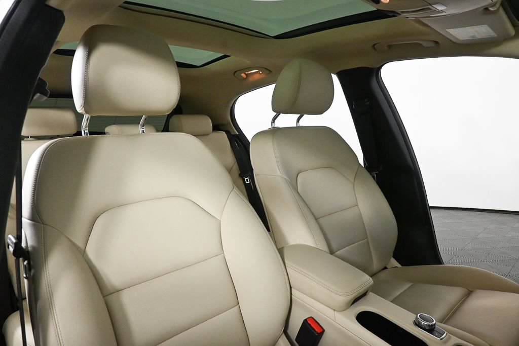 Certified 2020 Mercedes-Benz GLA 250 4MATIC image 23