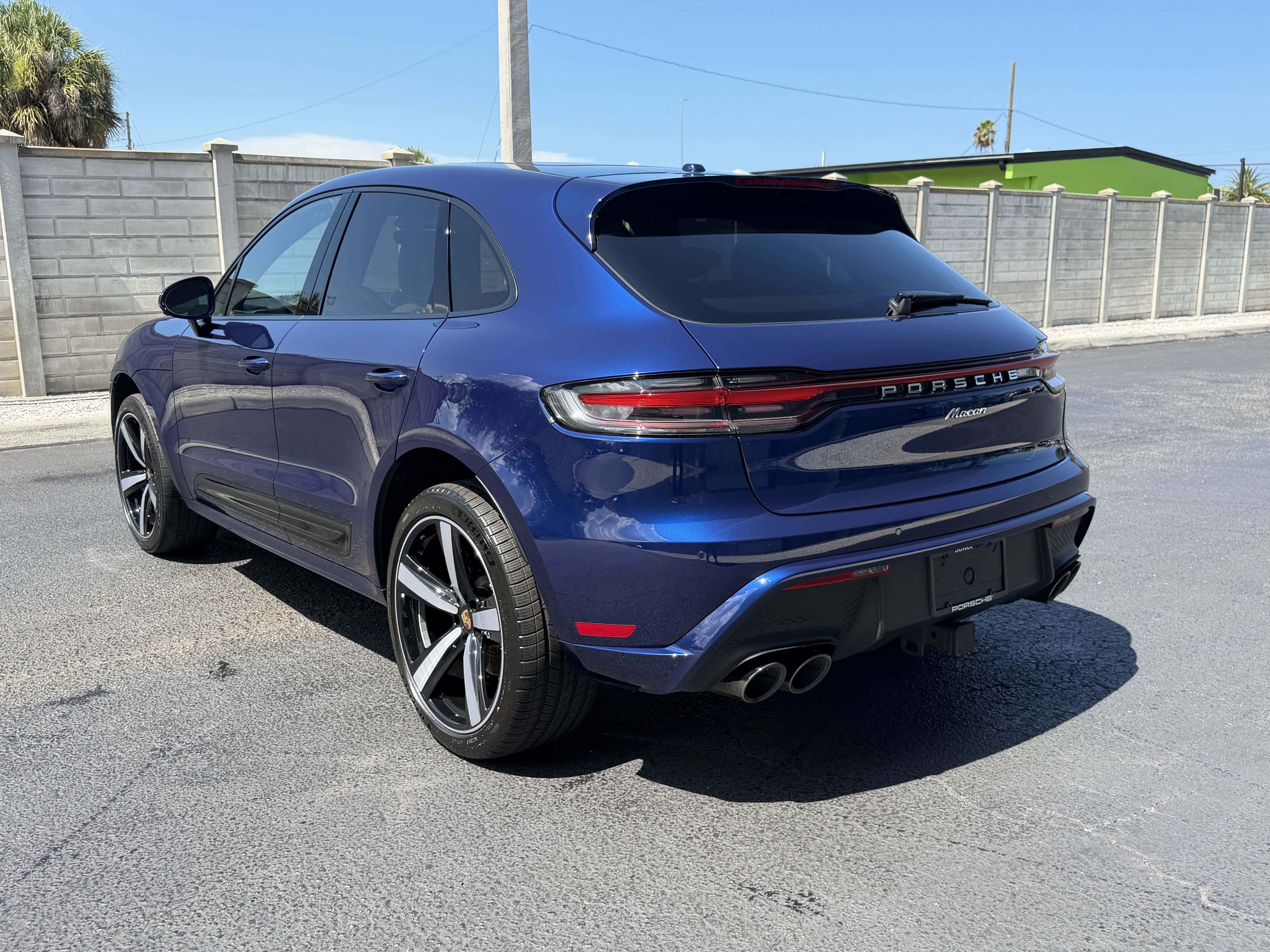 Certified 2023 Porsche Macan AWD/4WD image 3