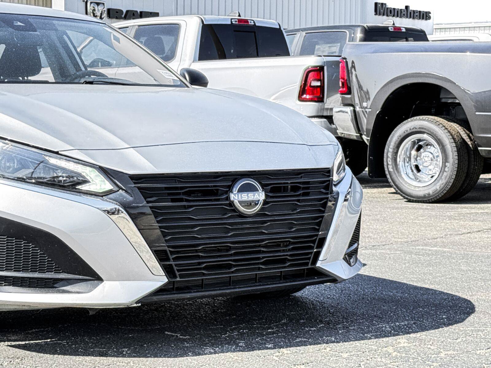Used 2024 Nissan Altima 2.5 SV FWD image 7