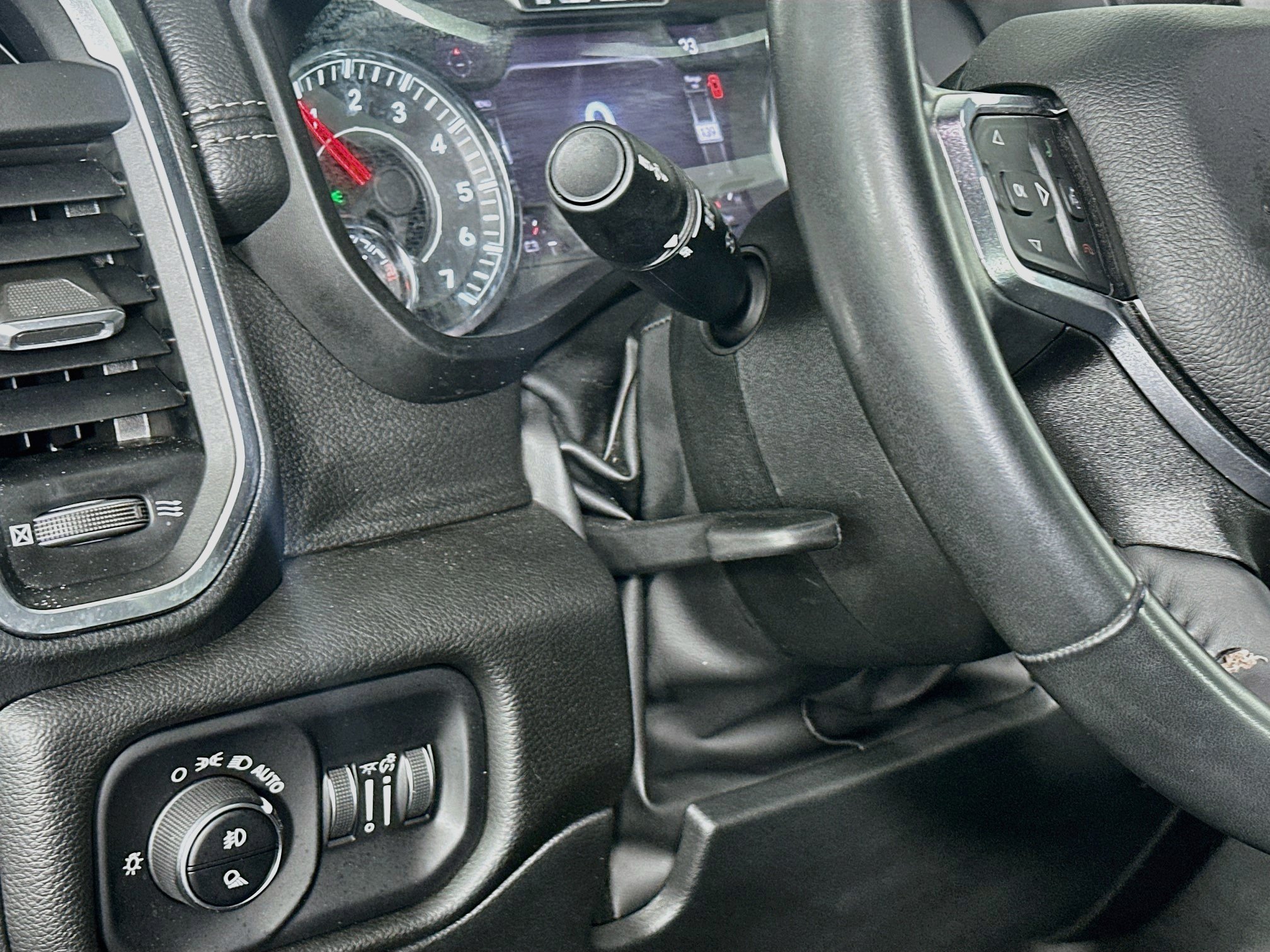 Used 2023 RAM 1500 Laramie AWD/4WD image 17
